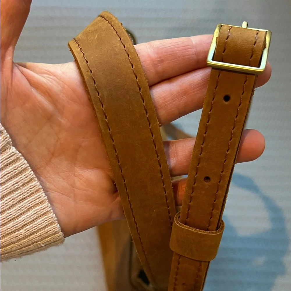 Portland Leather Goods Dakota Triangle Bag - Picture 9 of 10